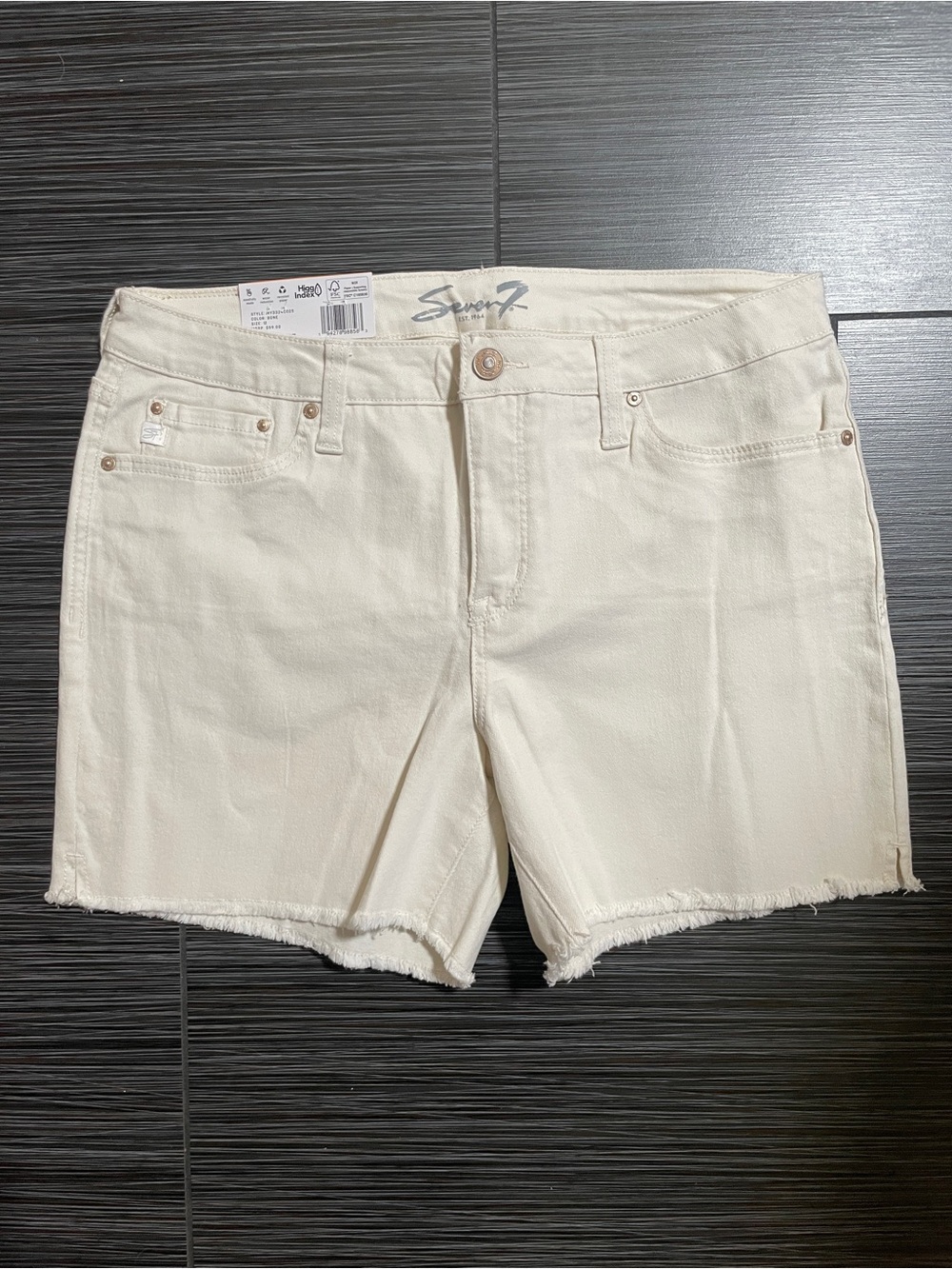 Seven7 Frayed Hem Weekend Shorts off-white/cream Size 12. NEW WITH TAGS.